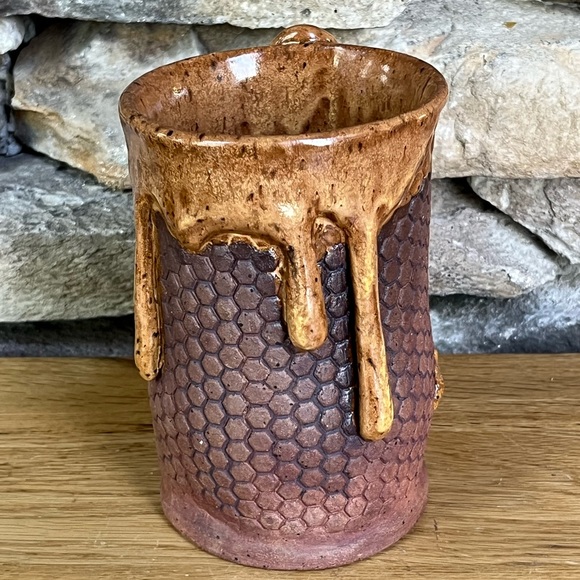 NEW Honeycomb Pottery Bee Mug Handcrafted Artisan Signed Honey Hand Built Art 5" - Picture 3 of 8